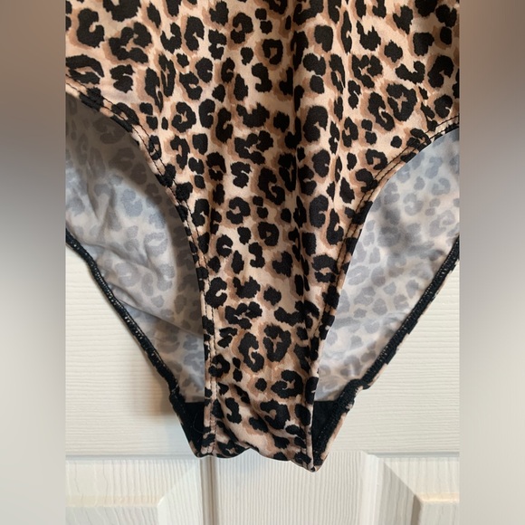 🎀3/$35 NWOT Forever 21 bodysuit🎀 - Picture 3 of 5